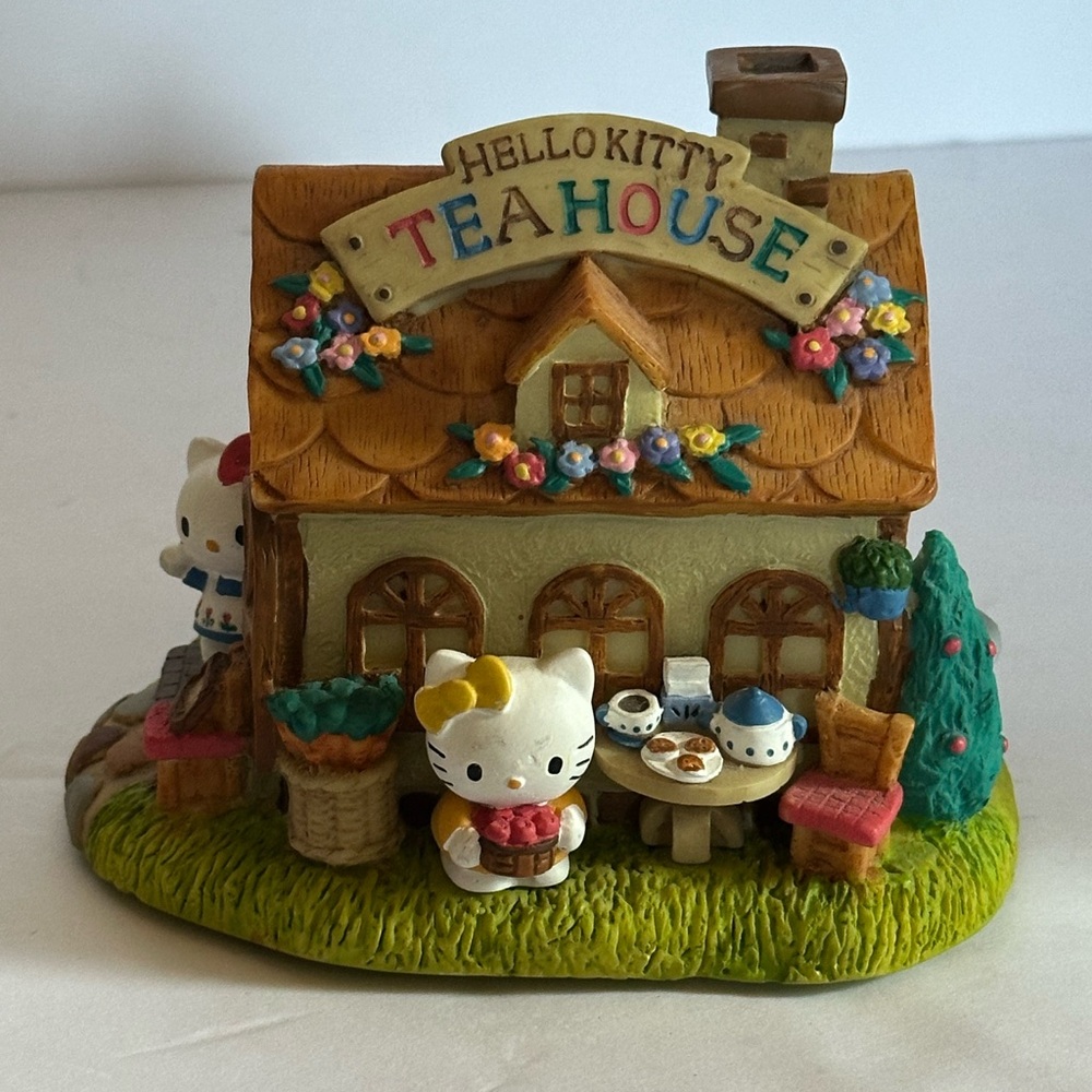 Hello Kitty Teahouse coin bank extremely rare has all 4 figurines no chips/crack
